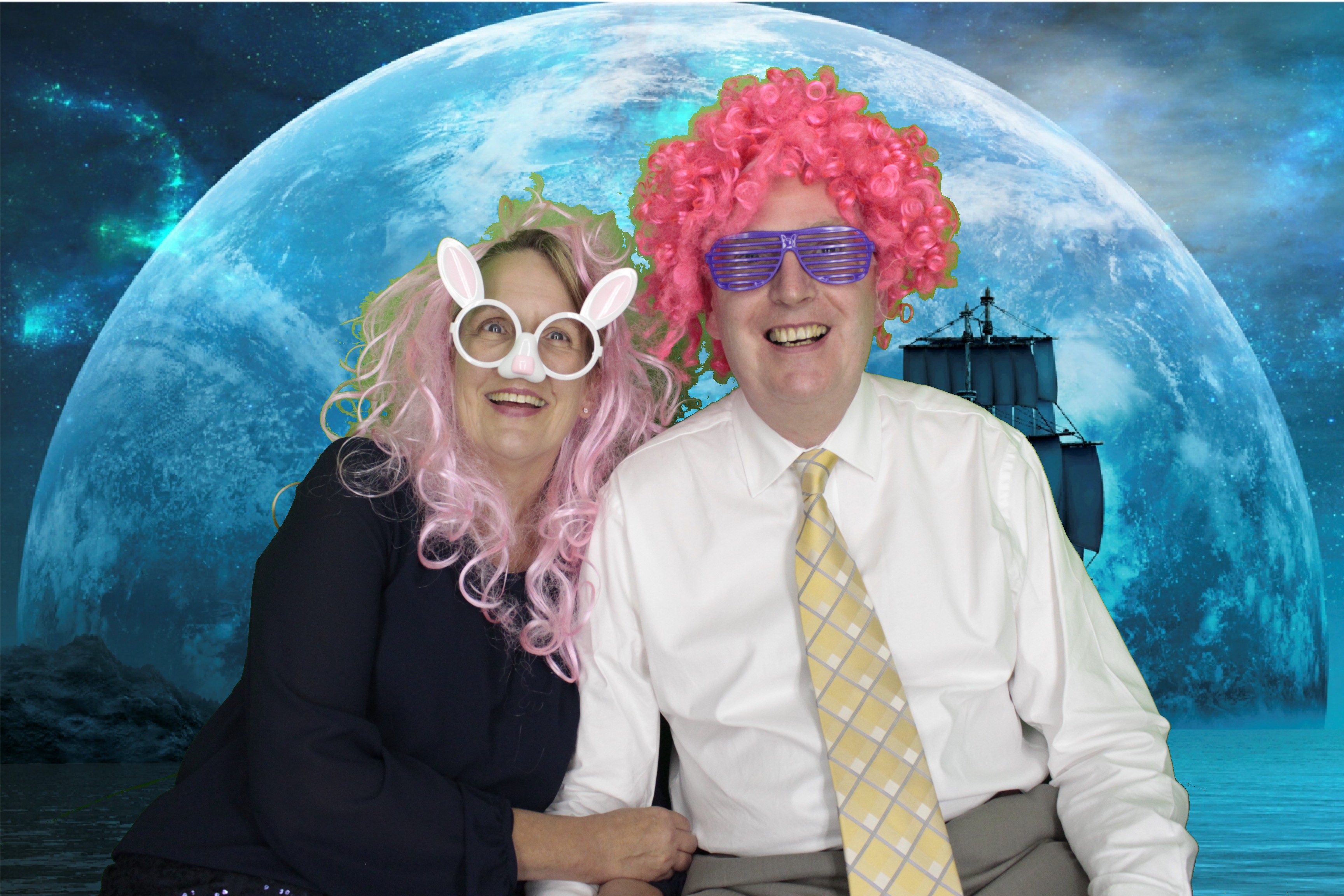 Mr & Mrs Brooks | View more photos from the event at gallery.myphotoboothexperience.co.uk/u/MyPhotoBoothExperienceLtd/Mr-Mrs-Brooks